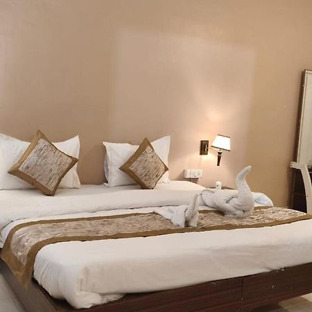 Hotel Shree Krishna Jungle Resort 克久拉霍 外观 照片