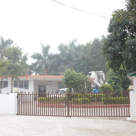 Hotel Shree Krishna Jungle Resort 克久拉霍 外观 照片
