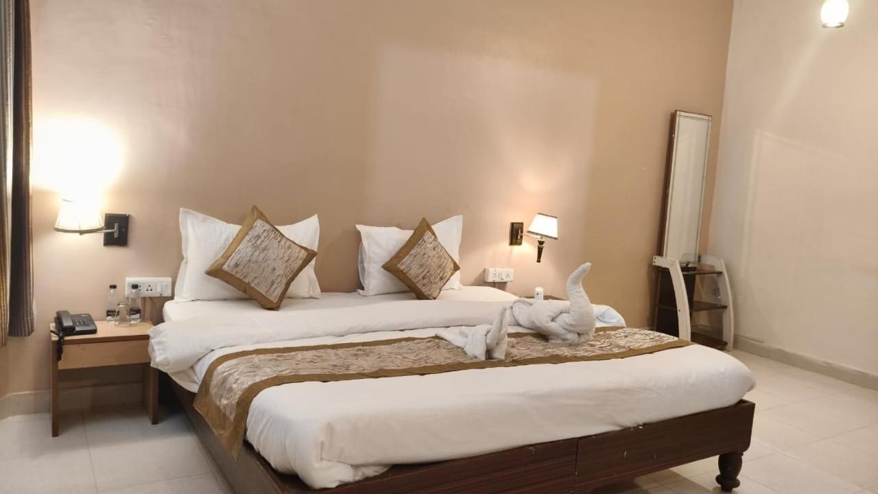 Hotel Shree Krishna Jungle Resort 克久拉霍 外观 照片