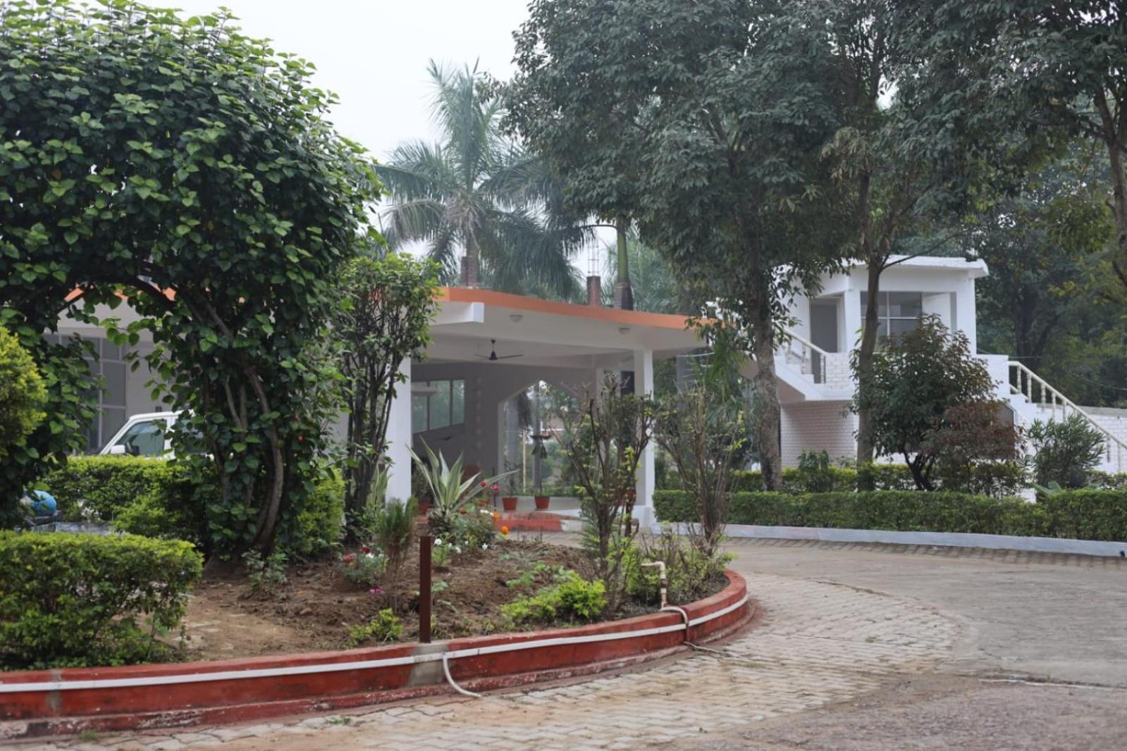 Hotel Shree Krishna Jungle Resort 克久拉霍 外观 照片